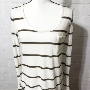 Chasor white / green long sleeve top.  E14